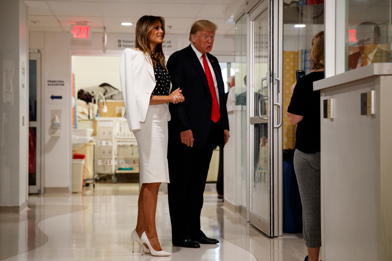 Οι Τραμπ στην επίσκεψή τους στο νοσοκομείο Παίδων